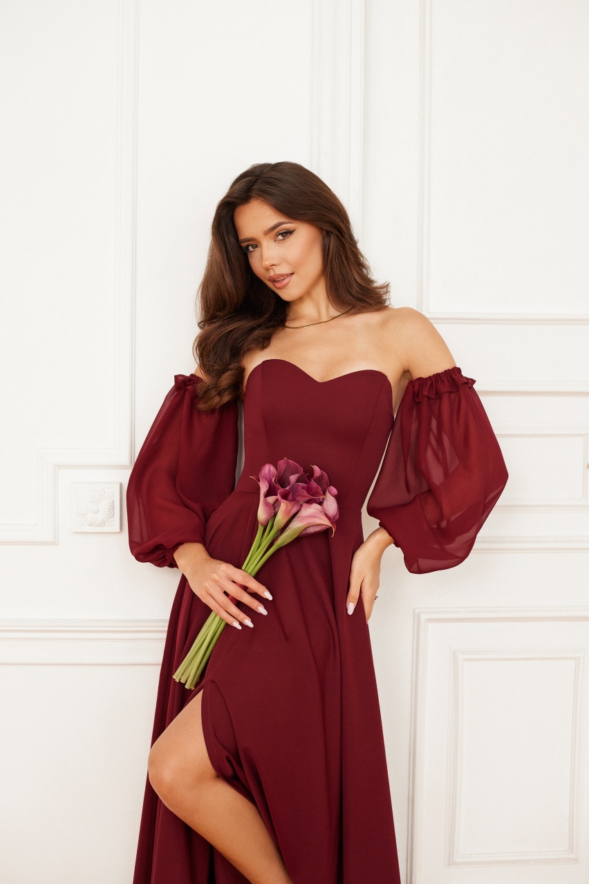 PENELOPE - bordowa sukienka z romantycznymi rękawami - Cocktail Shock zdjęcie 3