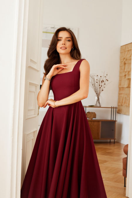 AURORA - klasyczna suknia midi o dekolcie karo