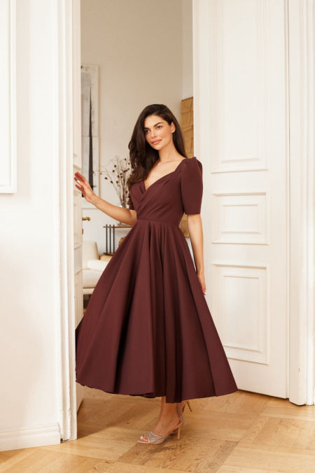 ALEKSANDRA - drapowana sukienka z podwójnego koła w kolorze czekolady