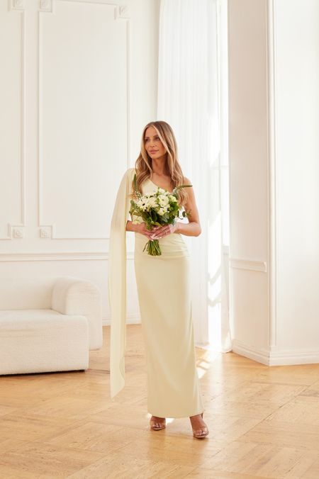 ZARA - dopasowana masełkowa elastyczna suknia z szarfą