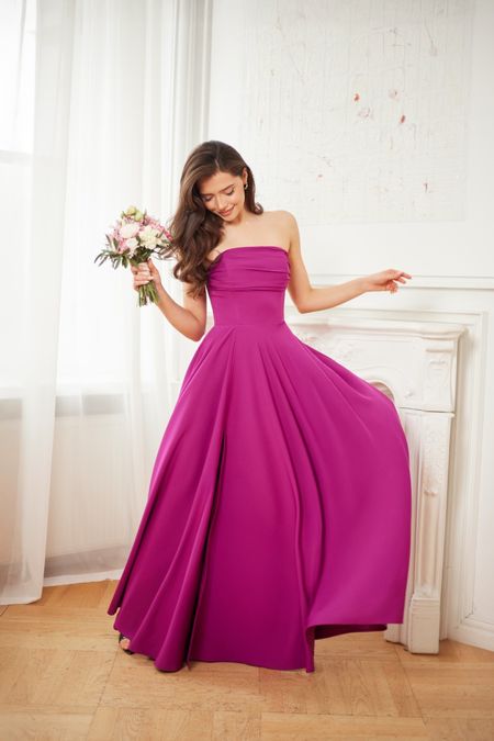 MIA - sukienka z drapowanym gorsetem