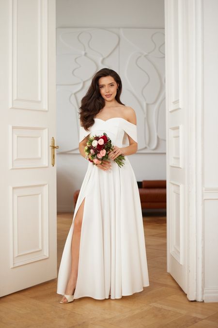 VERONICA - suknia ślubna z opadającymi rękawkami