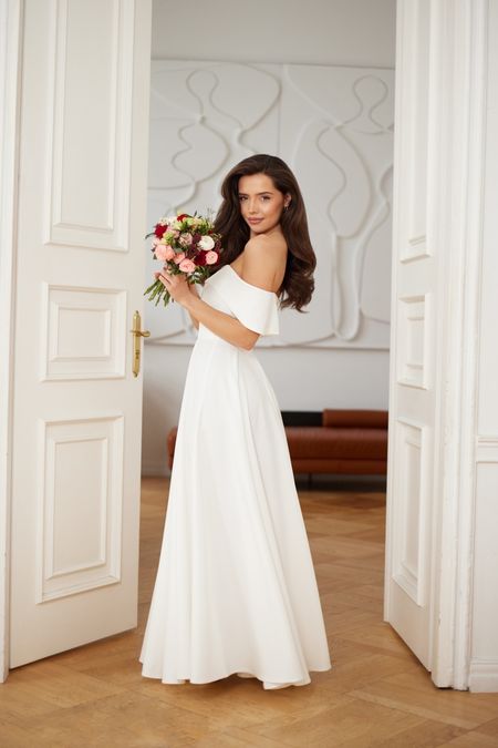 VERONICA - suknia ślubna z opadającymi rękawkami