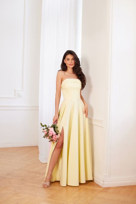 MIA - idealna sukienka dla druhny w kolorze masełkowym