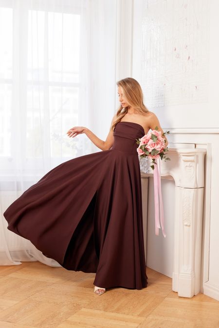 MIA - gorsetowa sukienka drapowana z rozporkiem w kolorze czekolady