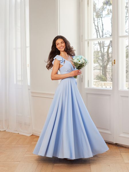 ROZALIA  - efektowna suknia z falbanami na ramionach w kolorze błękitnym