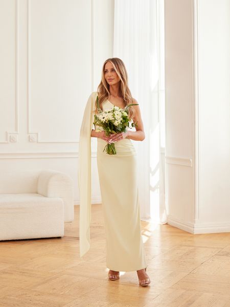 ZARA - dopasowana masełkowa elastyczna suknia z szarfą