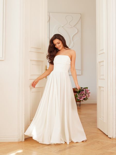 MIA - gorsetowa sukienka drapowana ecru z rozporkiem