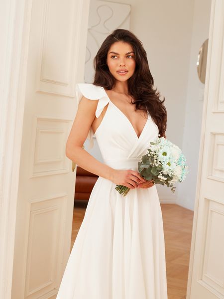 ROZALIA  - suknia ślubna z rozporkiem i falbanką